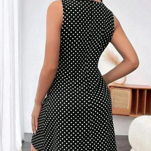 Black and White Casual Women's Polka Dot V-Neck Sleeveless Dress - Picture 3 of 6